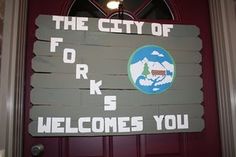 a sign that says the city of forks welcomes you on it's front door