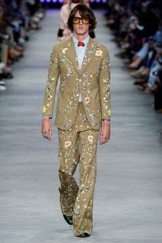 Floral Suit Men, Summer Manicures, Gucci 2016, Gucci Menswear, Gucci Suit, Gucci Collection, 2015 Couture, Mens Fashion Casual Shoes, Embroidered Suit