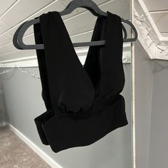 Beautiful Black Corset Top. Zip Up In Back. Black V-neck Crop Top With Built-in Bra, Chic Black V-neck Crop Top, Chic Black Cropped Crop Top, Elegant Black Crop Top With Built-in Bra, Chic Black Crop Top With Built-in Bra, Elegant Black Stretch Crop Top, Chic Black Stretch Crop Top, Elegant Black Crop Top, Trendy Black Crop Top For Evening