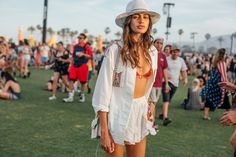 Coachella 2017: Crop Tops, Florals and the Best Street Style From the Ancestral Homeland of Festival Fashion Photos   W Magazine Sunset Outfit, Coachella 2019, Festival Inspo, Festival Inspiration