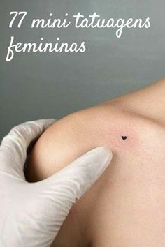 a woman's breast with the words 17 mini tattoos femininas on it