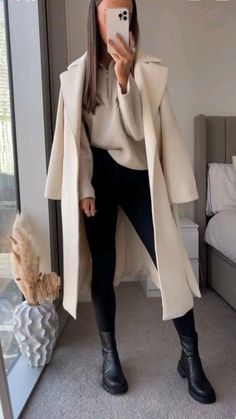 Vinter Mode Outfits, Outfit Chic, Beige Coat, Fall Fashion Outfits