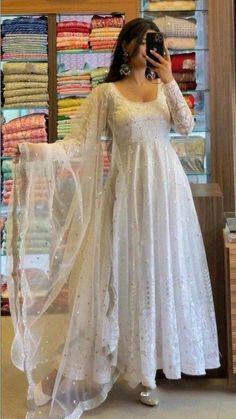 #viralimage# डिजाइनर कपड़े, Diwali Outfits, Lehenga Designs Simple, Anarkali Dress Pattern, Traditional Indian Dress, Pakistani Fancy Dresses, Salwar Kamiz, Traditional Indian Outfits