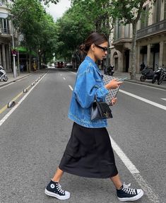 Casual Slip Skirt Outfit, Summer To Fall Dress Outfits, Day Time Party Outfit, Denim Skirt Spring Outfit, Over Sized Jean Jacket Outfit, Coastal Style Clothing, Tom Boy Femme Outfit, Lazy Work Outfit, Basic Chic Outfit