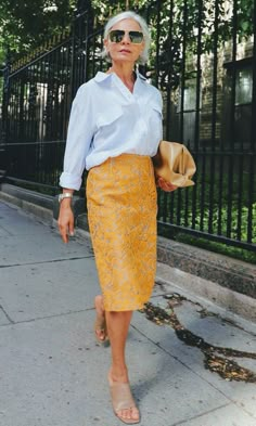 Grece Ghanem, Rok Outfit, Pencil Skirt Outfits, Yellow Skirt, 인물 사진, Fashion Over 50