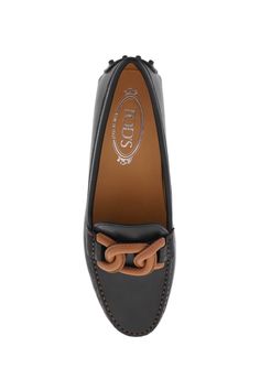 Tod's Gommino Bubble loafers made of smooth leather with contrasting leather chain decoration. Topstitched tray, leather interior and iconic grommets on the sole and heel. Leather Loafers Women, Leather Cap, Boot Pumps, Mens Gloves, Footwear Design Women, Beach Tote Bags, Sneaker Heels, Leather Chain, Leather Interior