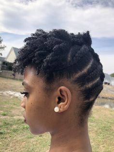 Natural Hair Style #halfuphalfdownhair #naturalhair #cutenaturalhairstyles #naturalhairstyles #curls Grown Hairstyles, Loc Tutorials, Natural Hair Flat Twist, Corn Rows, Natural Hair Twa, Natural Hair Wedding, Short Hair Up, Natural Hair Transitioning, Twa Hairstyles