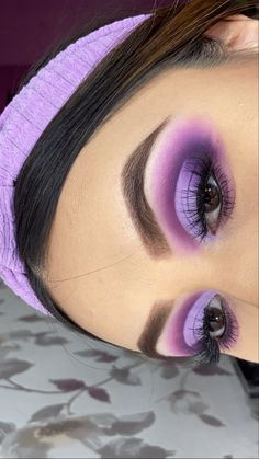 Make Up Purple Eyes, Blue And Purple Makeup Looks, Make Up Morado, Purple Makeup Ideas, Makeup Morado, Purple Eyeshadow Looks, Purple Makeup Looks, Glitter Makeup Looks