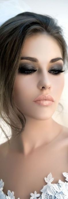 Trucco Smokey Eye, Make Up Mata, Pale Pink Lips, Grey Smokey Eye, Nude Lips, Smink Inspiration, Beauty Make-up, Braut Make-up, Makijaż Smokey Eye