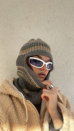 Balaclava Design, Balaclava Knit, Hood Crochet, Knit Balaclava, Apres Ski Outfits, Knitted Balaclava, Cozy Winter Outfits, Warm Winter Hats, Hello Winter