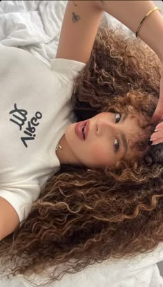 Selfie Curly Hair, Beautiful Curly Hair, Curly Girl Method, Business Hairstyles, Baddie Hairstyles