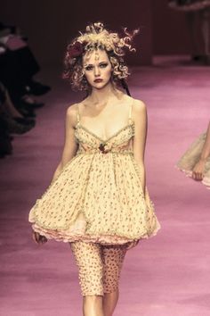 Betsey Johnson - Spring 1999 RTW Flower Print Clothes, Fashion Major, Todd Oldham, Original Supermodels, 90's Fashion, Runway Dresses, Flower Print Dress, Betsey Johnson Jewelry