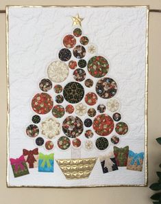 a quilted christmas tree hanging on the wall