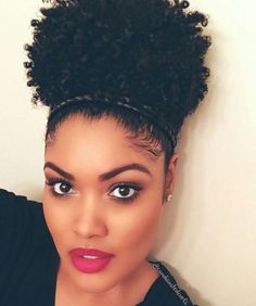 Who does not want to switch up their hair in a matter of minutes? Well you can with the right set of hair extensions. If you are not famil... Rocking Hairstyles, Hair Shapes, Cabello Afro Natural, Curly Clip Ins, Curly Hair Photos, Curly Updo, Pelo Afro, Afro Puff, Penteado Cabelo Curto