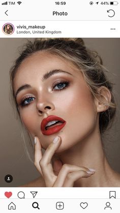 Bridal Make Up Red Lip, Red Lip Makeup Look Blondes, Makeup Red Lips Blonde, Classic Hollywood Makeup, Bold Bridal Makeup, Herbal Wedding, Red Lips Wedding, Vintage Bridal Makeup, Bridal Makeup Red Lips