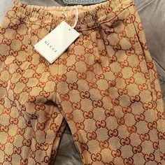 Gucci Unisex Pants Luxury Gold Chanderi Bandhgala, Gucci Pants, Black Men Fashion Urban, Unisex Pants, Gucci Kids, Pants Brown, Cool Outfits For Men, Black Men Fashion, Kids Pants