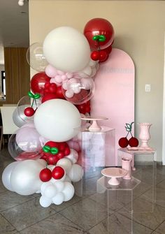 balloons and other decorations are on display in a room