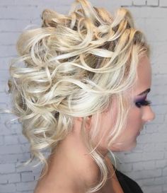 Styles For Graduation, Hairstyles For Formal, Hair Updo With Braid, Blond Wigs, Updo For Short Hair, Front Hairstyles, Short Hairstyles For Curly Hair, Beach Theme Wedding Cakes