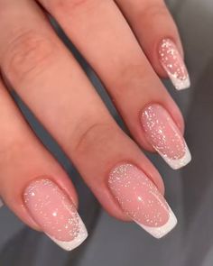 It can be anything, as long as it's holiday-themed! Hoco Nails, Formal Nails, Her Nails, Casual Nails, Sparkle Nails, White Nail, Acrylic Nails Coffin Short, Minimalist Designs, Xmas Nails