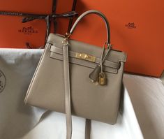 HM Kelly 28 Etoupe Togo Bag For Women Jane Birkin Aesthetic, Hermes Kelly Bag, Hermes Kelly 28, Grey Bag, Lv Bags, Kelly Bag, Western Union, Hermes Bags, Evening Clutch Bag