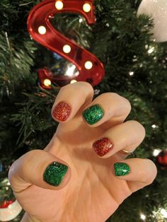 Christmas Nails Red And Green, Nails Red And Green, Red Sparkle Nails, Christmas Nails Red, Green Christmas Nails, Christmas Nails Glitter, Glitter Wallpaper Iphone, Nexgen Nails, Holiday Nails Christmas