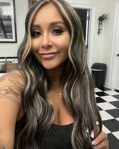 Snooki Hair Color, Dark Brown Hair With Small Blonde Highlights, Dark Hair With Blonde Tips, Halo Blonde Hair With Brown, Black Hair With Blonde Front Pieces, Snooki Hair, Blonde Hair Tips, Ash Blonde Hair Balayage, Blonde Highlights On Dark Hair