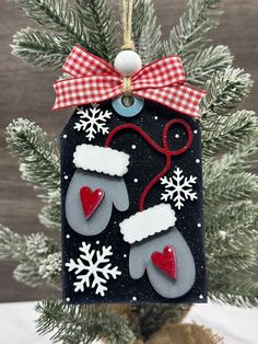 Ready to Ship!! Cute hand painted winter mittens gift tag ornament. Measures 3.25 inches by 5 inches. Wood Mitten Craft, Mittens Craft, Mitten Craft, Mitten Ornaments, Diy Santa, Christmas Craft Projects, Winter Mittens, Ornament Ideas, 2024 Christmas