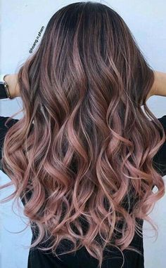 Hair Color Ideas For Brunettes Balayage, Rambut Brunette, Brunette Ombre, Gold Hair Colors, Hair Color Rose Gold, Spring Hair Color, Brunette Balayage Hair, Pink Highlights