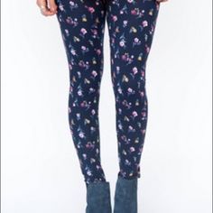 Navy Leggings With Small Floral Design. Offers Welcome. Casual Mid-rise Bottoms With Floral Print, Mid-rise Cotton Bottoms With Floral Print, Spring Full-length Leggings With Elastic Waistband, Mid-rise Floral Print Cotton Bottoms, Mid-rise Cotton Floral Print Bottoms, Mid-rise Floral Print Pants For Spring, Casual Floral Print Mid-rise Bottoms, Casual Mid-rise Floral Print Bottoms, Floral Print Bottoms For Fall Loungewear