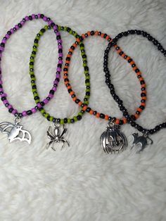 Halloween approaches!!  These cute little bracelets are made with either a bat, a cat, a spider, or a pumpkin charm! Made with .5mm elastic cord, a teeny bit of glue, and the excitement for the coming Spooky Season!! Each bracelet is approximately 18cm in size. Halloween Acssesories Diy, Beaded Jewelry Halloween, Halloween Inspired Bracelets, Spooky Jewelry Diy, Diy Halloween Necklace, Halloween Jewelry Diy Ideas, Halloween Beaded Bracelet, Halloween Necklace Diy, Halloween Bracelet Diy