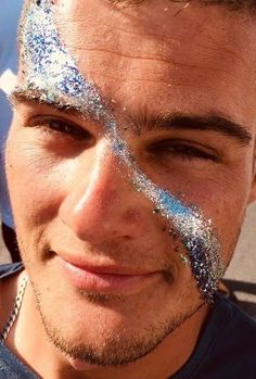 Disco Eyes, Rave Face Paint, Makeup Ideas For Men, Glitter Carnaval, Men's Makeup, Glitter Face Paint, Festival Face Paint