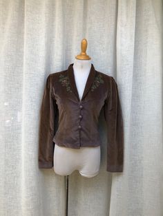 "For sale is a beautiful velvet ombré - iridescent sheen single breasted blazer, jacket by Dorothy Schoelen in brown and purple colors with an embroidery of a purple flower with green leaves on  both shoulder sides. The blazer is cropped with padded shoulders, tailored at the waist, and it has a three front button closure. Marked size 5/6, 100% cotton  Great vintage condition! Measurements (flat):  Shoulder to shoulder: 14\" Armpit to armpit: 17\" Waist: 28\" Overall shoulder to hem length: 20\" Sleeve length: 22\"" Fitted Velvet Blazer With Buttons, Vintage Velvet Long Sleeve Blazer, Fitted Velvet Long Sleeve Blazer, Velvet Long Sleeve Blazer For Fall, Vintage Embroidered Blazer For Fall, Winter Fitted Embroidered Blazer, Winter Embroidered Fitted Blazer, Vintage Velvet Blazer For Fall, Vintage Embroidered Blazer For Formal Occasions