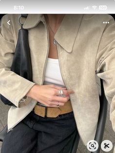 Suede Jacket Outfit, Dinner Friends, Trending Hair, Fun Clothes, Suede Tops, Early Fall Outfit, Jacket Outfit, Autumn Outfit, Outfit Inspo Fall