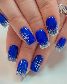 Christmas Nail Designs French Tip, Blue Nails Christmas, December Dip Nails, Christmas Blue Nails, Blue Christmas Nail Ideas, Winter Sparkle Nails, Blue Christmas Nail Designs, Festive Nails Christmas, Blue Sparkly Nails