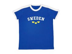 Sweden Baby Tee Blue ringer t shirt with white contrast collar, arched Sweden graphic, and yellow three crowns. Blokette and soccer inspired jersey shirt. #sporty #coquette #blokecore #handmade #summer Available in sizes small, medium, and large Measurements (in inches): Small- Width: 16 Length: 21.5 Medium- Width: 18 Length: 23 Large- Width: 19 Length: 25 Care Instructions: * Do not dry clean * Wash and dry inside out * Hang dry (preferred) or machine dry on a delicate setting * Use cold water Sporty Jersey Top With Name Print, Jersey Crew Neck Tops With Name Print, Sporty Coquette, European Summer Vacation, Contrast Collar, European Summer, Vacation Shirts, Jersey Shirt, Baby Tee