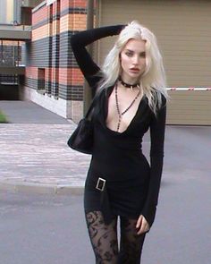 Blonde Goth, Grunge Fits, Black Clothing, Foto Ideas Instagram, Clothes Style, November 17, Dark Fashion, Edgy Outfits