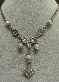 A very nice,  vintage,  silver plated,  floral chain necklace,  with faux pearl accent beads.  It appears delicate and well made....no maker known.             It is in excellent condition,  looking nearly new.     I am not really sure when it was made,  but most likely in the 50s-70s.     Would make a nice gift for sure.                If you have any questions,  message us. Vintage Wedding Necklaces With Silver Beads, Silver Metal Pearl Necklace For Formal Occasions, Silver Costume Jewelry Chain Necklace For Wedding, Vintage Silver Jewelry With Pearl Chain, Vintage Pearl Chain Necklace As Gift, Vintage Silver Pearl Necklace For Formal Occasions, Vintage Pearl Necklace With Chain As Gift, Silver Pearl Chain Necklace For Wedding, Elegant Metal Flower Necklace For Wedding