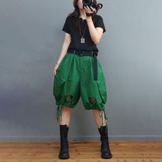 High Waist Grunge Shorts For Streetwear, Black Cotton Shorts For Alternative Fashion, Baggy Green Casual Shorts, Balloon Shorts, Cotton Shorts For Alternative Fashion, Unique Style Outfits Weird, Bloomer Shorts, Punk High Waist Cotton Shorts, Types Of Shorts