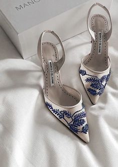 Dr Shoes, Paris Mode, Heels Classy, Couture Mode, Fancy Shoes, Shoe Inspo, Aesthetic Shoes, Modieuze Outfits, White Heels