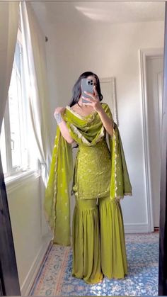 Mehendi Outfit, Haldi Outfits, Function Dresses, Trendy Outfits Indian, Mehendi Outfits, Lehenga Designs Simple, Wall Decoration Ideas, Desi Fashion Casual