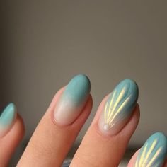 Short Nail Dipping Powder Designs, Seashore Nails, Seashell Chrome Nails, Sea Inspired Nails, Thread Shell Gel Nails, Blue Shell Nails, Seashell Nail Tutorial, Shell Nails Seashells