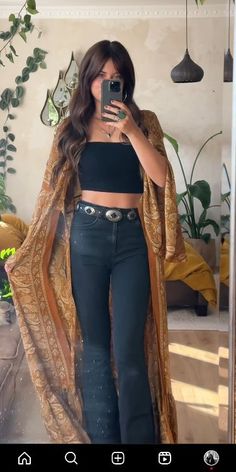 70s Style Jeans Outfit, Boho Style Outfits Casual Bohemian, Hippie Cowboy Aesthetic, Boho Classy Outfits, Boho Western Outfits Fall, Boho Baddie Aesthetic, Western Hippie Outfits, Boho Jeans Outfit, Hippie Western Outfits