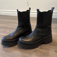 Black Lug Boots Size 9 Steve Madden Black Lug Boots, Lug Boots, Shoes Heels Boots, Shoes Women Heels, Steve Madden, Heeled Boots, Shoes Heels, Women Shoes, Boots