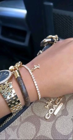 Girly Bracelets, Expensive Jewelry Luxury, Wrist Jewelry, Luxe Jewelry, Jewelry Accessories Ideas, Dope Jewelry, Girly Accessories, Jewelry Fashion Trends, Classy Jewelry