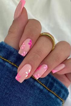 Cute Short Nails Square, Daisy Nail Designs, Nails Short Summer, Short Nails Square, Barbiecore Nails, Nail Designs Cute, Summer Nail Inspiration, Short Summer Nails, Nail Art Pink