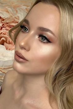 Beach Wedding Makeup Chic Ideas ★ beach wedding makeup gold eyeshadows with black arrows with green eyes makeup_narina Wedding Makeup Gold, Wedding Eyes, Beach Makeup, Makeup Gold, Bridal Makeup Natural, Wedding Day Makeup, Wedding Makeup Looks