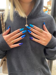 Normal Painted Nails, 2 Hands Different Color Nails, Acrylic Nail Designs Bright Colors, Opposite Color Nails On Each Hand, Blue Multicolor Nails, 3 Color Nails Ideas, Two Color Nails On Each Hand, Both Hands Different Color Nails, Split Color Nails