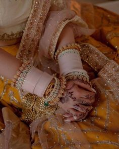 Punjabi Choora, Wedding Bangles, Desi Outfits, Finger Henna, Bridal Jewellery Design, Desi Aesthetic, Blush Bridal, Bangles Indian