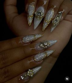 Gilded Age Nails, White With Gold Accent Nails, Pearly Gold Nails, 25th Birthday Nails Ideas, Cherub Angel Nails, Fire Almond Nails, Gold Lined Nails, Gold Fairy Nails, Gold Detailed Nails