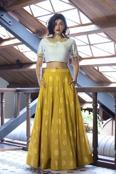 Blouse Lehenga, Skirt And Crop Top, Simple Lehenga, Brocade Skirt, Indian Lehenga Choli, Lehnga Dress, Lehenga Blouse Designs, Choli Designs